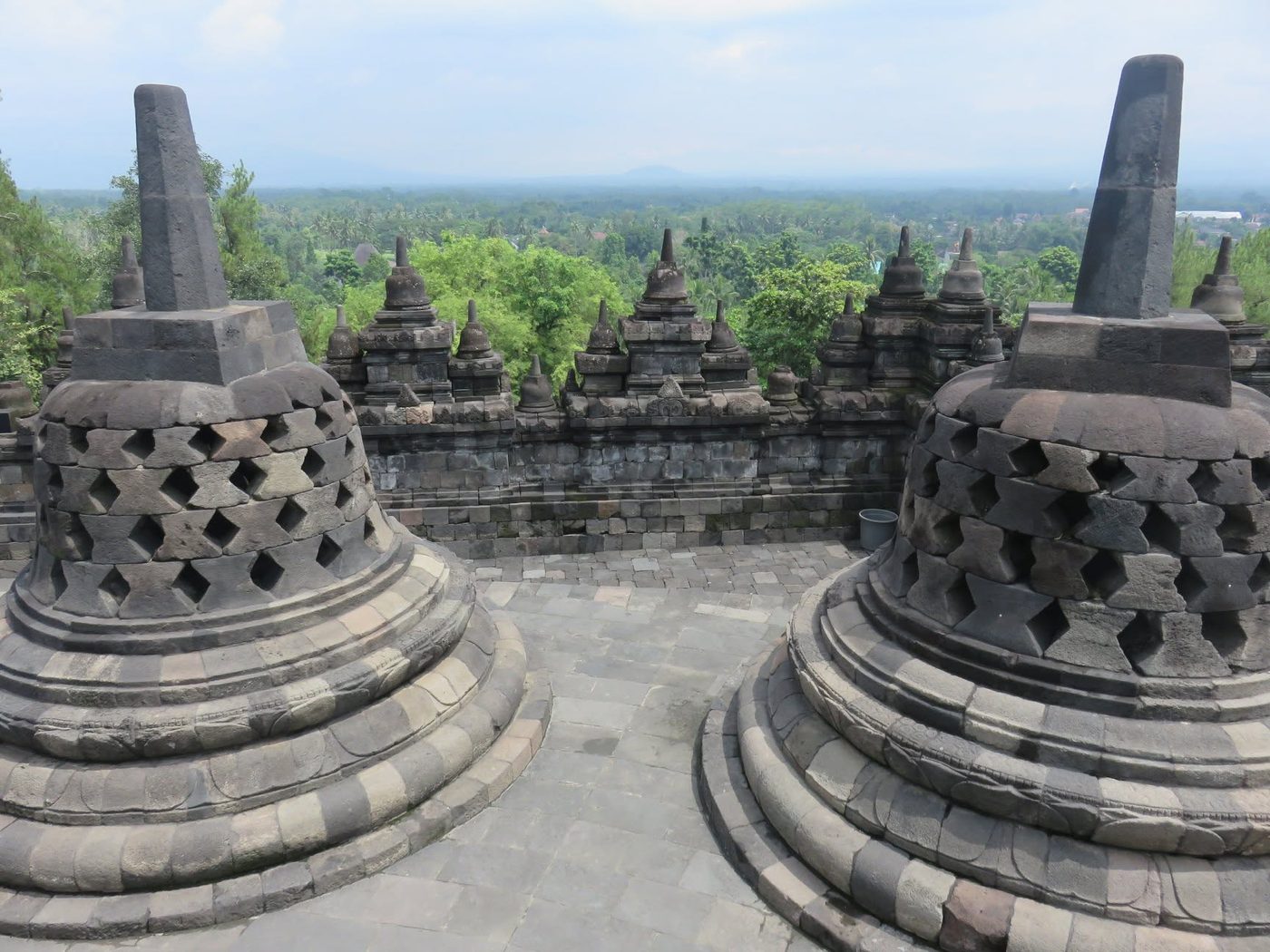 Buddhistische Tempelanlage Borobudur mit Stupas auf Java