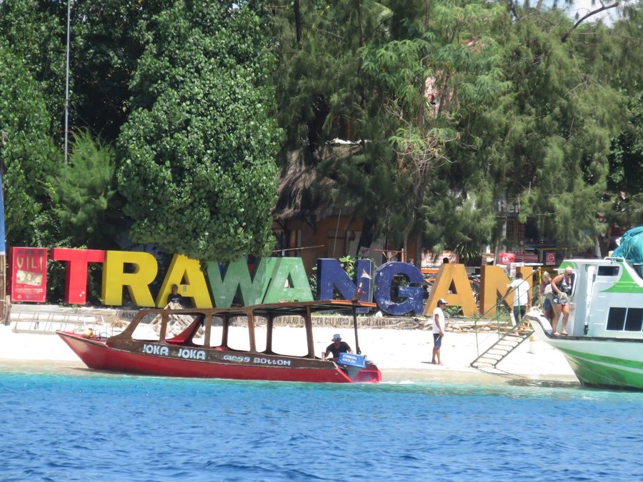 Holzboote vor der Küste von Gili Trawangan