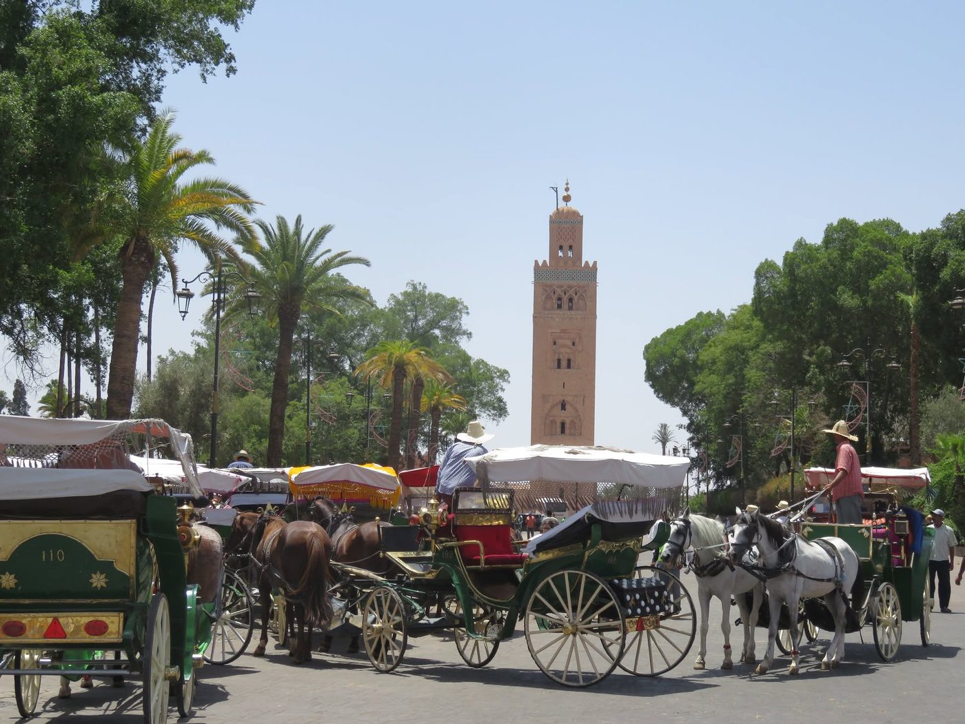 Platz vor der Koutoubia-Moschee in Marrakesch