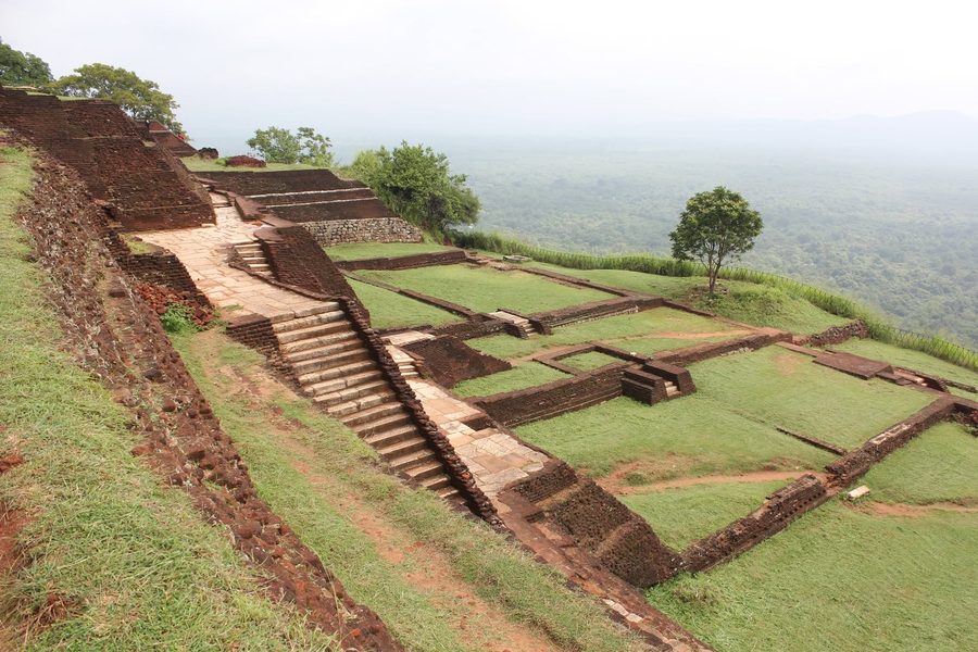 Historische Festungsanlage auf dem Felsen von Sigiriya